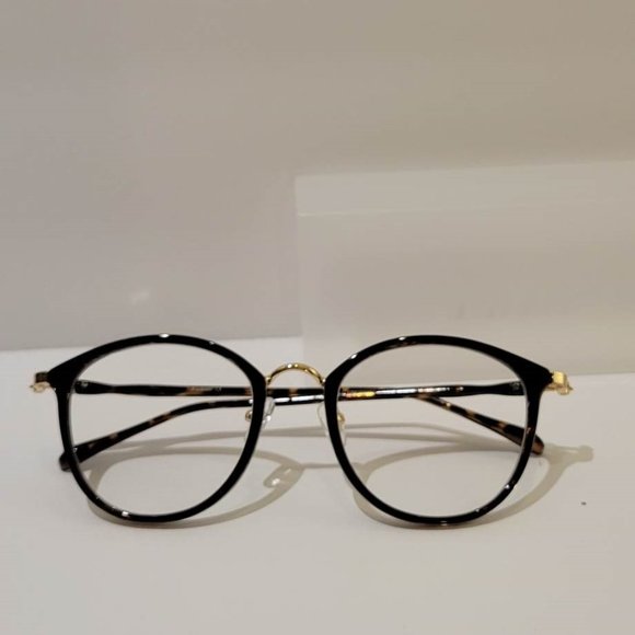 Clear Glasses - Picture 2 of 3